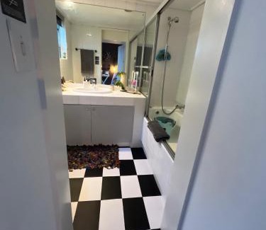 Muizenberg Apartamento | Seaside Getaway @ Swallow House Suite #2