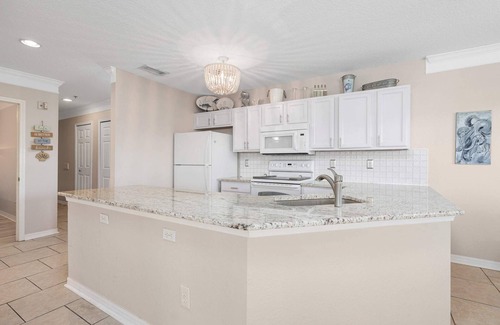 Butler Beach Condominio | Seaside Haven: Stylish Condo, 3 Pools New Rental