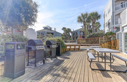Butler Beach Condominio | Seaside Haven: Stylish Condo, 3 Pools New Rental