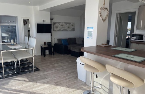 Pevensey Casa | Seaside Haven with Spectacular Views Ideal for Families.