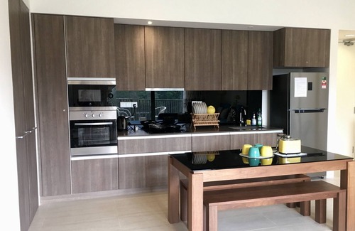 Batu Ferringhi Apartamento | Junto al mar, corazón de la playa de Batu Ferringhi, casa de lujo