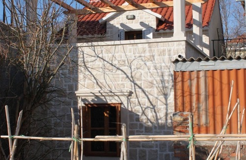 Kastel Novi Casa | Casa de vacaciones junto al mar Kastel Novi, Kastela (K-7554)