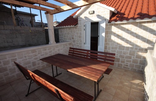 Kastel Novi Casa | Casa de vacaciones junto al mar Kastel Novi, Kastela (K-7554)