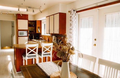 Chemainus Casa | Comodidad con vista al mar para una familia numerosa