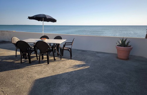 Angoulins Casa | Seaside house facing the ocean.
