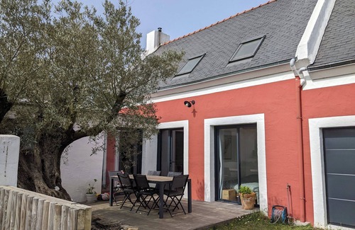 Arzon Casa | Seaside house located 3 minutes walk from the beach along the coastal path.
