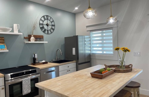Marineland Acres Casa | Seaside King Suite, a minute from the ocean