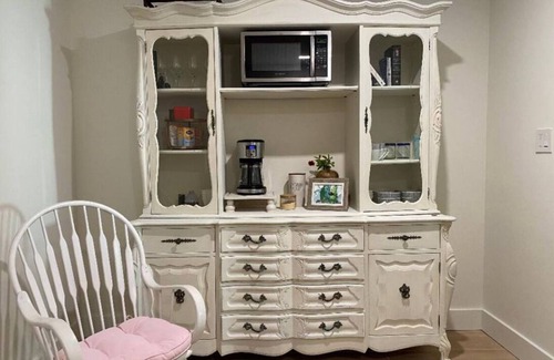 Marineland Acres Casa | Seaside King Suite, a minute from the ocean