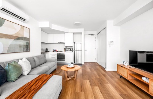Newcastle Apartamento | Seaside Luxe - Elevated Ocean Views - Walk to CBD