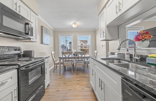 Norfolk Apartamento | Seaside Luxury Retreat - U. Peaceful getaway or an adventure-filled retreat!
