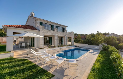 Cove Osibova (Milna) Casa | Villa de lujo junto al mar con piscina Bahía Makarac, Brac (K-22637)
