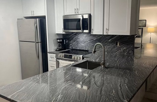 Bella Vista Condominio | Seaside Modern Elegance and 3 minute Walk to the Beach