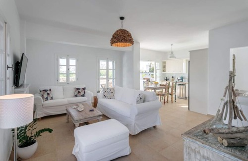 Plaka Villa | Seaside Naxos Villa Ariadne con piscina privada 4 BDR / 3 BAÑOS en Plaka Beach