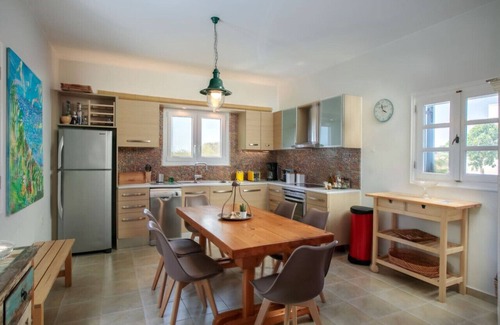 Plaka Villa | Seaside Naxos Villa Dimitra 3 BDR 3. 5 BAÑOS Capacidad 8 @ Plaka Beach