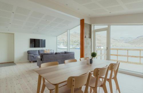 Streymoy Casa | Seaside Nest - Charming Waterfront Retreat