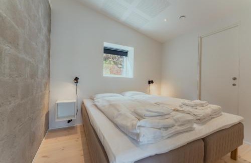 Streymoy Casa | Seaside Nest - Charming Waterfront Retreat
