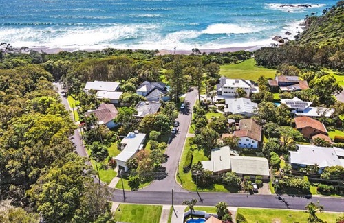 Sapphire Beach Casa | Seaside Oasis, 200m to beach! w/ 5 bedrooms & pool
