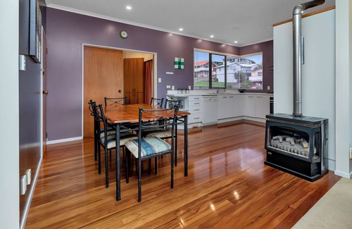 Cable Bay Casa | Seaside on Stratford - Cable Bay Holiday Home