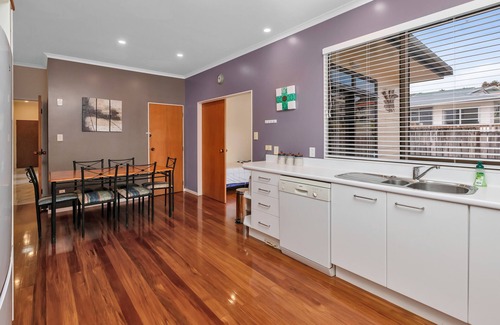 Cable Bay Casa | Seaside on Stratford - Cable Bay Holiday Home