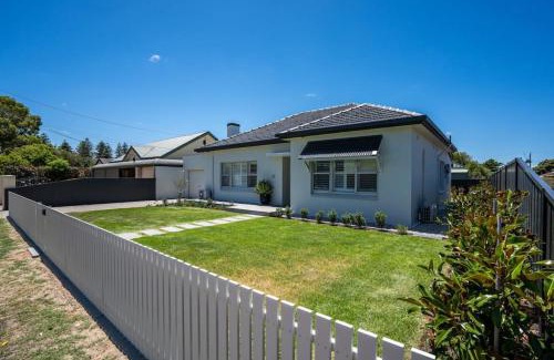 Grange Casa | Seaside on Swan Laneway Retreat