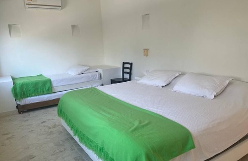 Tolu Casa | Seaside Paradise: 5-Bedroom Beach House with Pool