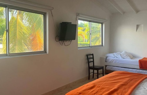 Tolu Casa | Seaside Paradise: 5-Bedroom Beach House with Pool