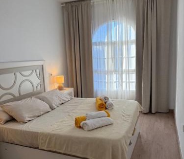 Playa San Juan Apartamento | Seaside Paradise - 2 Bedroom apartment with Ocean Views & Air Conditioning in Playa San Juan