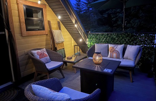 Sooke Cabaña | Seaside Perch - a Cozy Cottage near the beach.