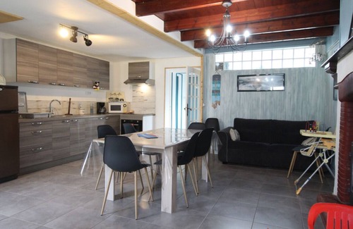 Bretteville-sur-Ay Casa | Seaside rental 5 minutes from the beach!