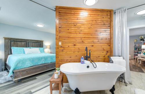 Galveston Casa | Seaside Retreat in Galveston Near Pleasure Pier!