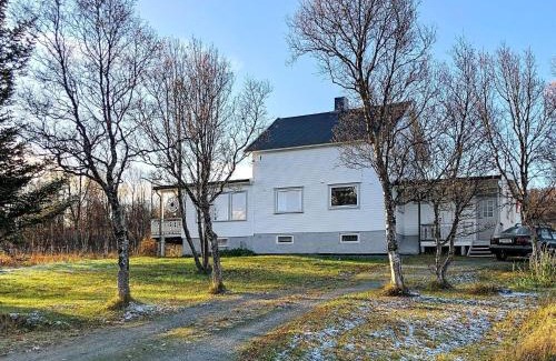 Lyngen Casa | Seaside Retreat in Lyngen-By Traum