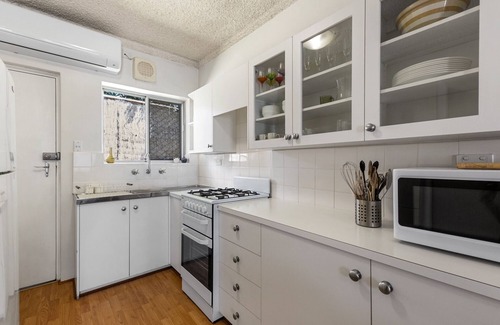 Hove Apartamento | Seaside Retreat Steps from Hove Beach