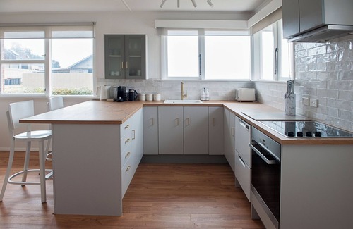Timaru Casa | Seaside Retreat - Stylish, newly renovated oceanside property
