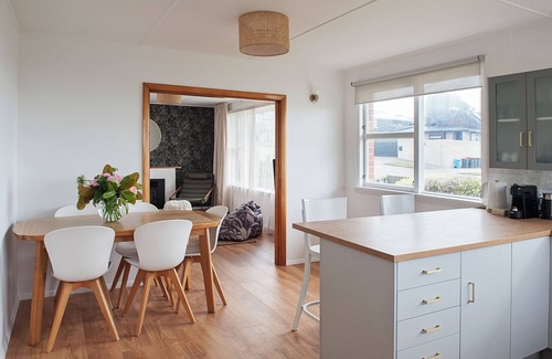 Timaru Casa | Seaside Retreat - Stylish, newly renovated oceanside property