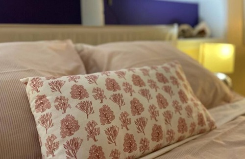 French Village Apartamento | Seaside Sanctuary, 3-min walk to Micou’s Island Beach!