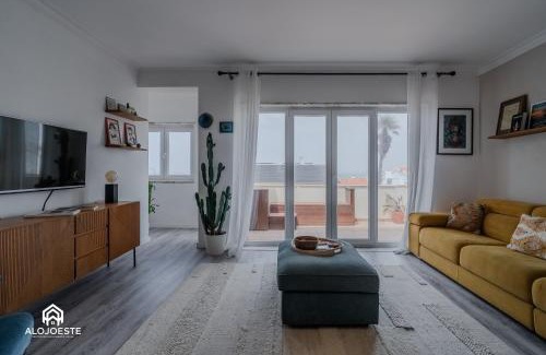 Praia de Santa Cruz Apartamento | Seaside Santa Cruz- Beachfront Apt 3 BDR with BBQ