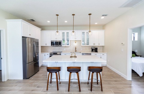 Sunset Beach Casa | "Seaside Serenity: Stunning Beach House Retreat"