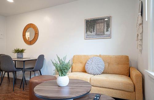 Alki Apartamento | Seaside Serenity 1-BR Apt with peek-a-boo sound views
