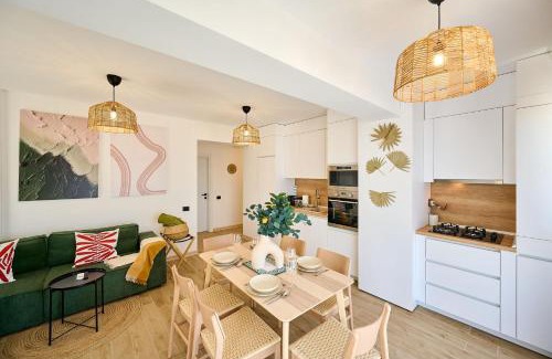 Mamaia-Sat Apartamento | Seaside Serenity Apartment in Infinity Beach Resort - parking