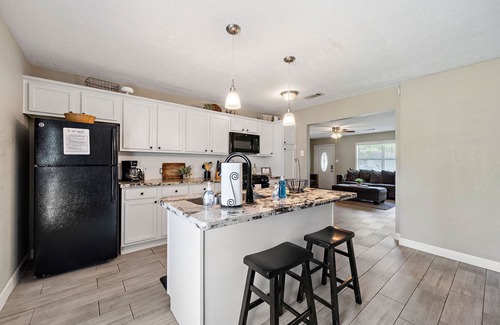 Bay Front To La Porte Casa | Getaway Near Sylvan Beach with Game room and work area Comcast wifi!