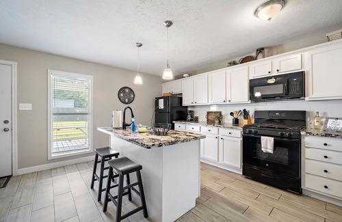 Bay Front To La Porte Casa | Getaway Near Sylvan Beach with Game room and work area Comcast wifi!