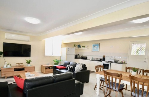 Woodgate Casa | Seaside Serenity on the Esplanade Duplex