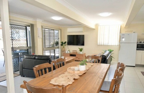 Woodgate Casa | Seaside Serenity on the Esplanade Duplex