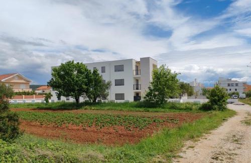 Sukosan Apartamento | Seaside Serenity "Rose" with pool, 150m from sea