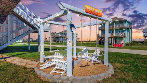 Port Bolivar Casa | Seaside Sunrise Luxury Beachfront, Hot Tub, Firepit, Elevator