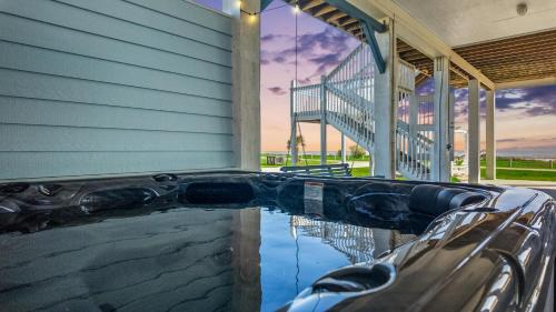 Port Bolivar Casa | Seaside Sunrise Luxury Beachfront, Hot Tub, Firepit, Elevator