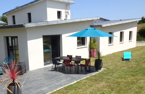 Cleder Casa | JUNTO AL MAR, LA PLAYA DE ARENA FINA A PIE (80M)