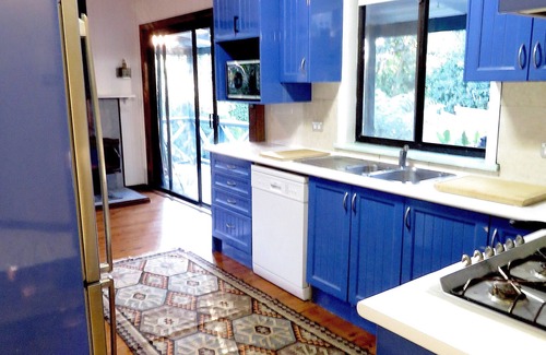 Sydney Casa | Seaside Tropical Sanctuary Lovely coastal home with glorious, tropical garden.