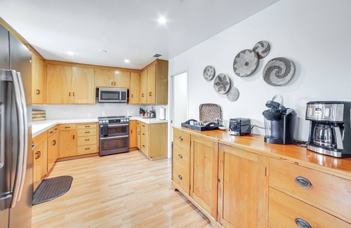 Seaside Casa | Seaside Vacation Rental w/ Patio Near Monterey Bay
