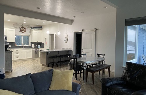 Crescent City Casa | Seaside Vacation Rental Fantastic Ocean and Battery Point light House veiws